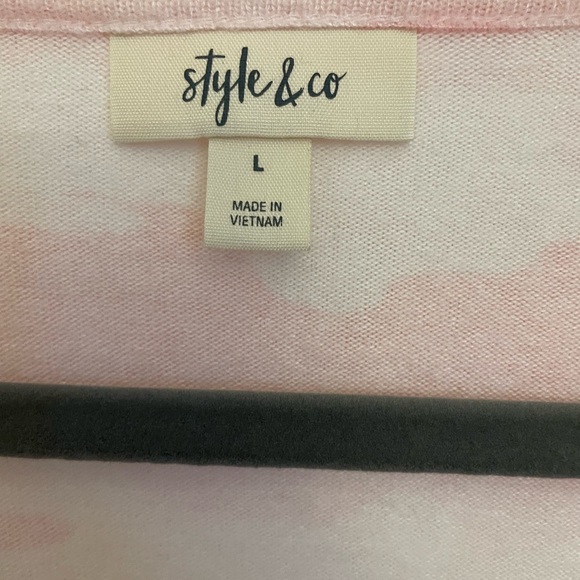 Camo print,  long sleeve top. - Picture 3 of 4